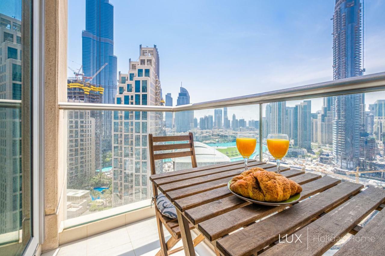 Lux | Sweeping Skyline View Across The Dubai Opera Hotel Exterior foto